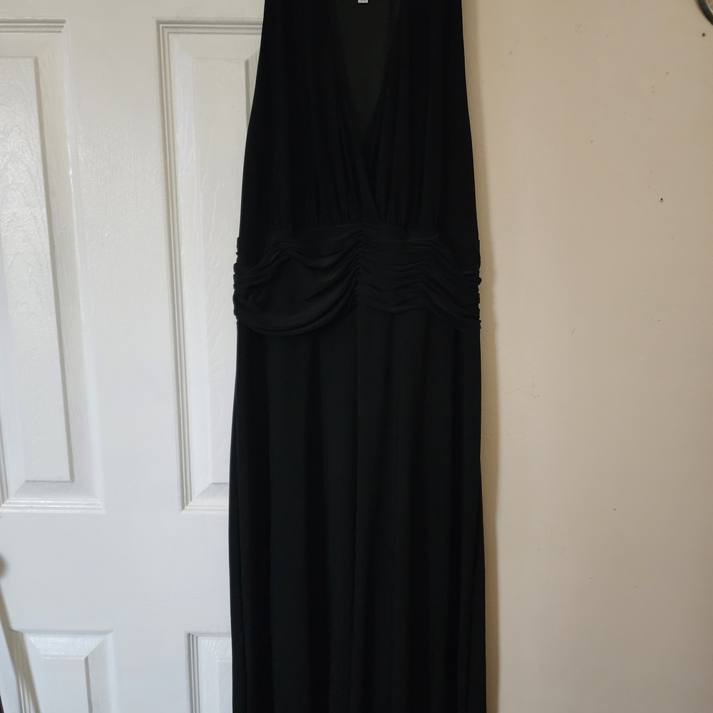 Evan Picone Elegant Black Maxi Dress